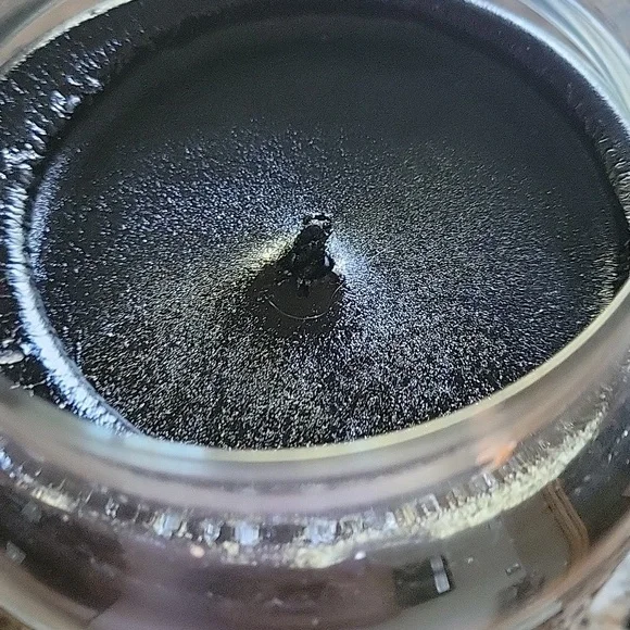 Yankee Candle Purr-Chouli with Dark Wax - Picture 2 of 3